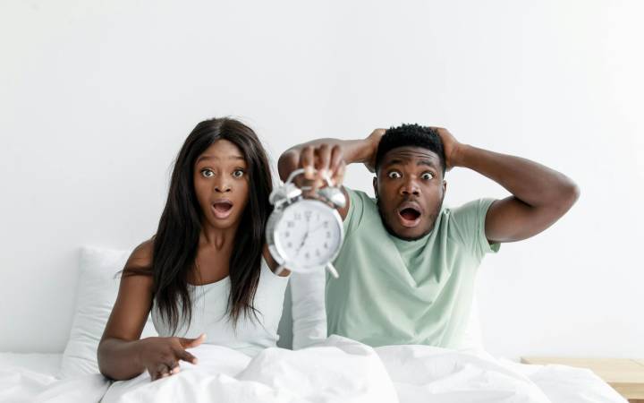 Spring Forward: Waking Up to Daylight Savings Time (and How Not to Wake Up Confused)